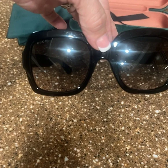 Gucci Black Sunglasses with Dark Lenses - Picture 3 of 5